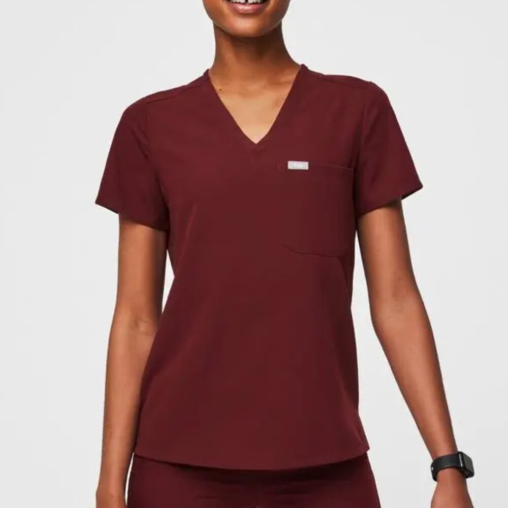 NWT Figs M Catarina Scrub Top